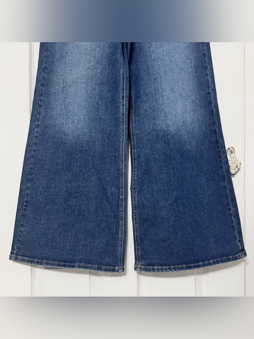 Sofia Vergara Margot Super High Rise Wide Leg Flare Jeans Double Button NWT - Picture 4 of 10
